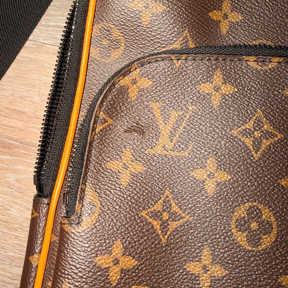 Louis Vuitton Monogram Brown and Black Messenger Bag - Picture 16 of 16